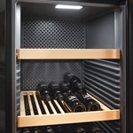 Liebherr-bt -Задня стінка: металева, графітово-сірого кольору